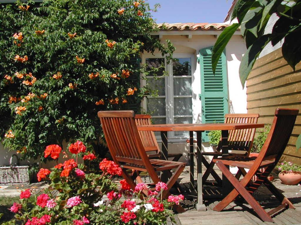 La Passerose jardin clos 300mplage la Couarde sur mer Bed and Breakfast Exterior foto